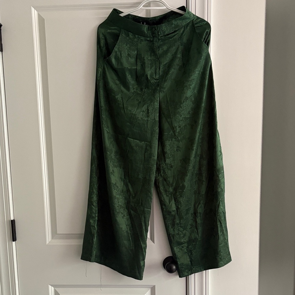 Elegant Green Wide-Leg Pants